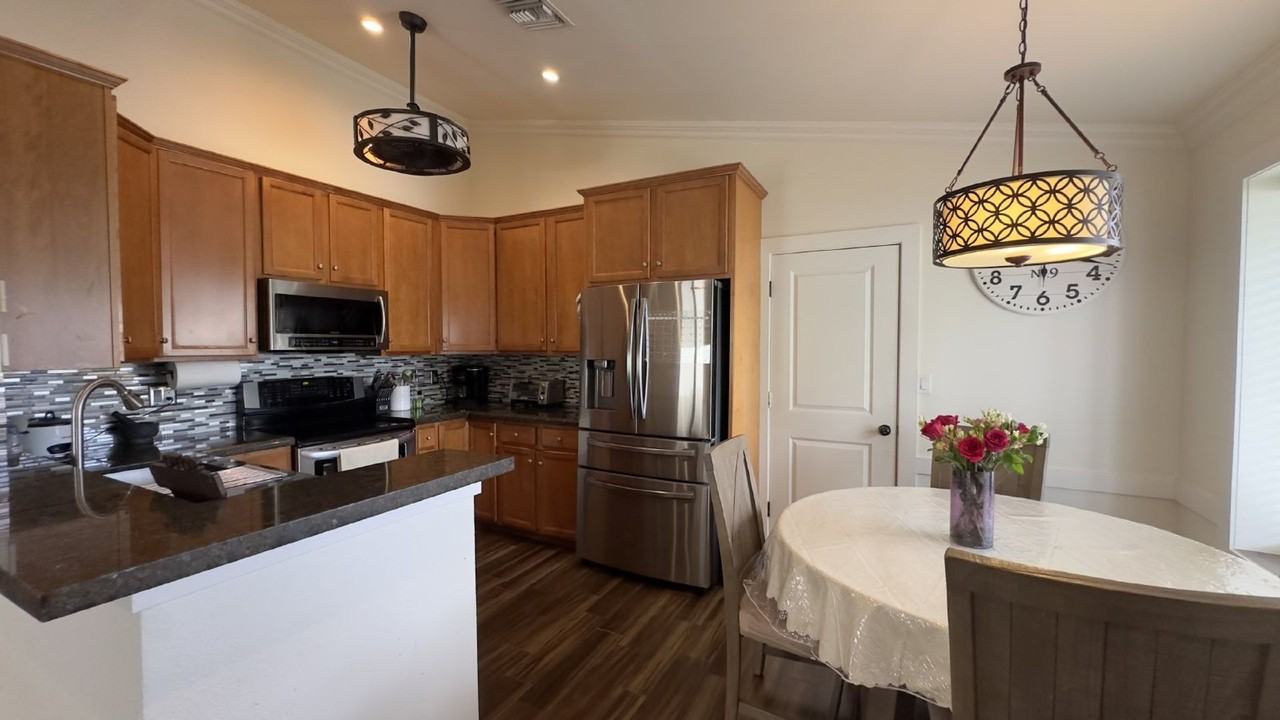 11106 Sacco Dr - Photo 4 of 40