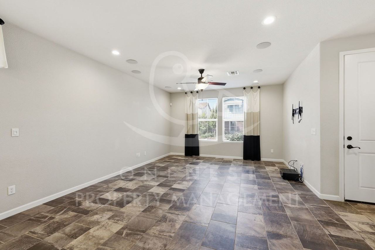 1281 Stark Bridge Rd - Photo 4 of 30