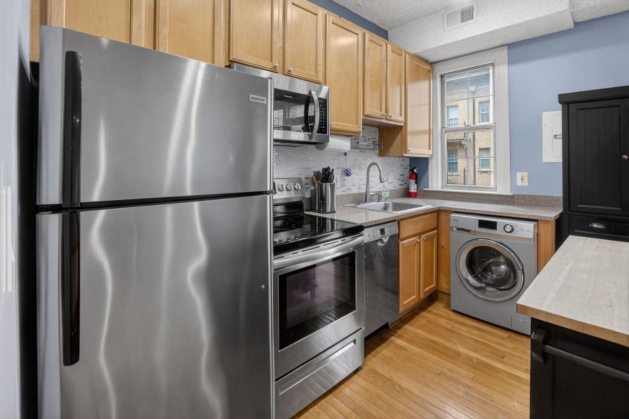 1401 Columbia Rd Nw #319 - Photo 3 of 19