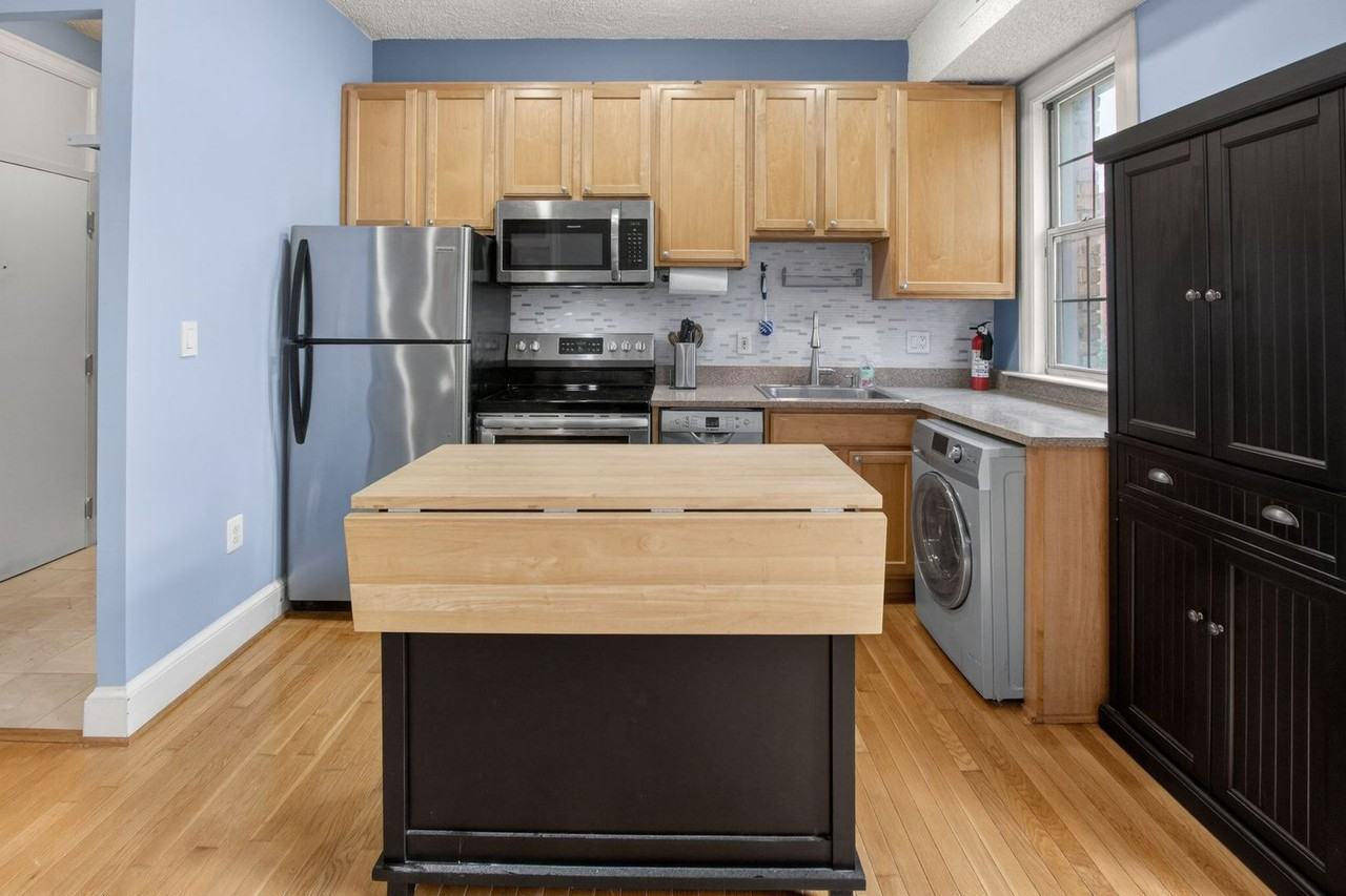 1401 Columbia Rd Nw #319 - Photo 4 of 19