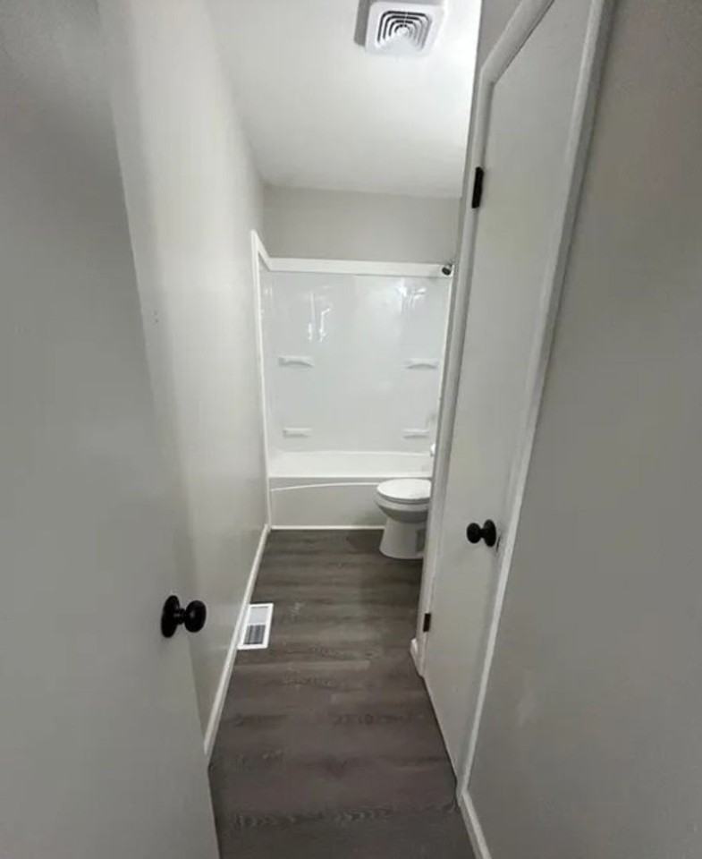 1711 Parklane Dr - Photo 3 of 9