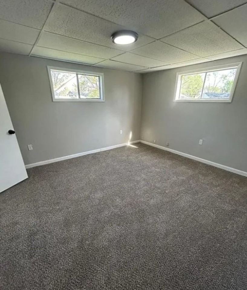 1711 Parklane Dr - Photo 5 of 9