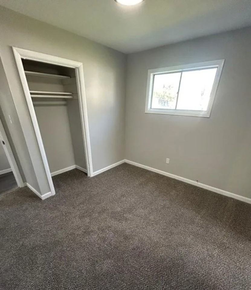 1711 Parklane Dr - Photo 6 of 9