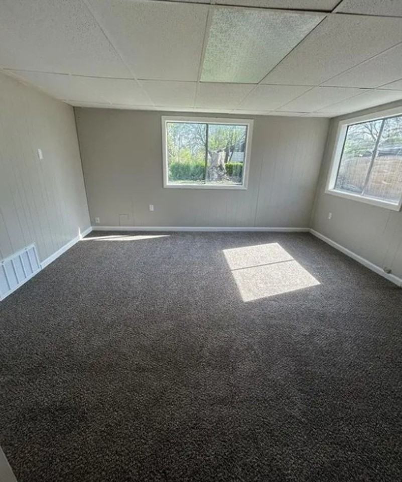 1711 Parklane Dr - Photo 7 of 9