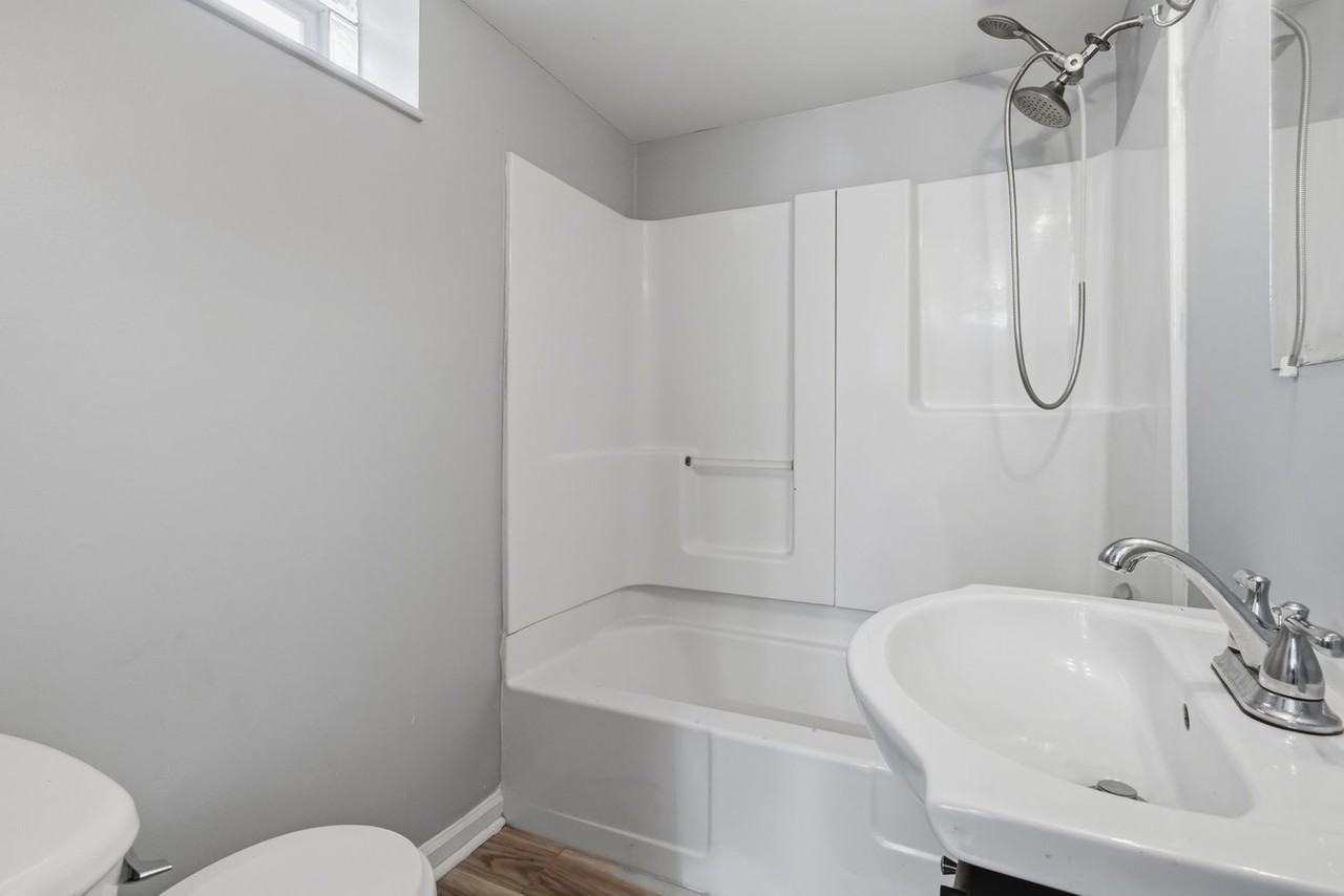 214 Campbell St - Photo 2 of 25