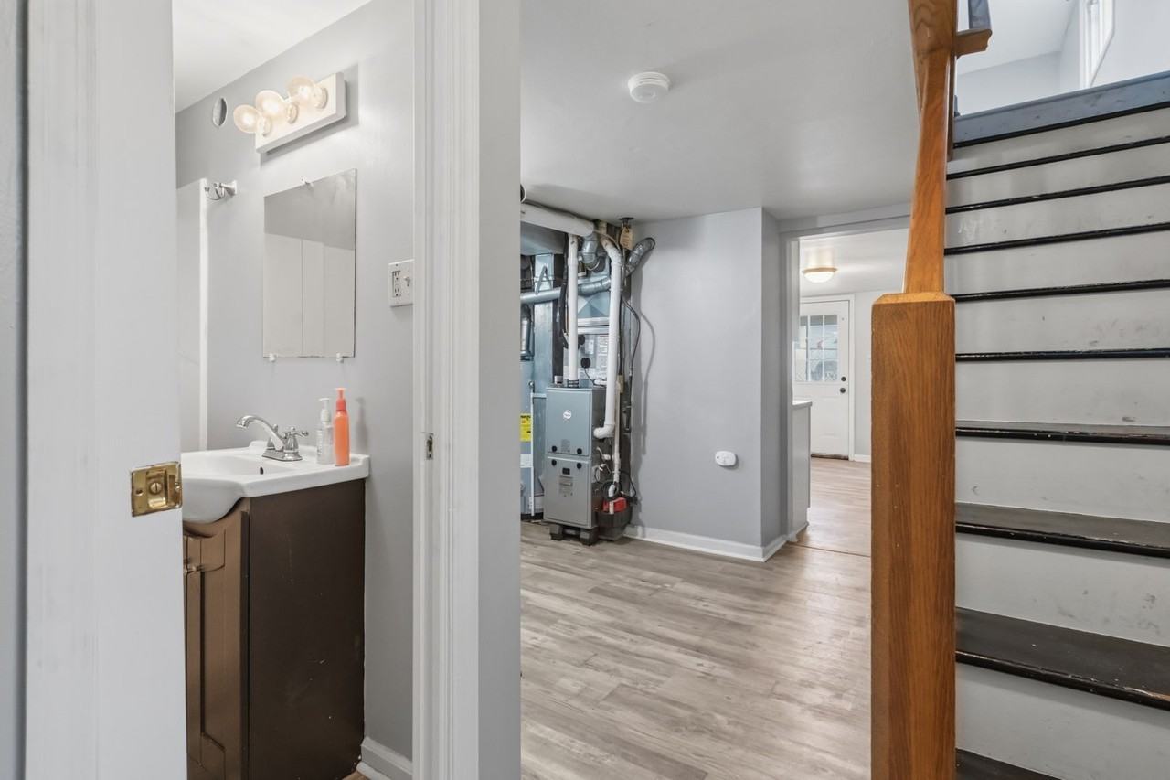 214 Campbell St - Photo 7 of 25