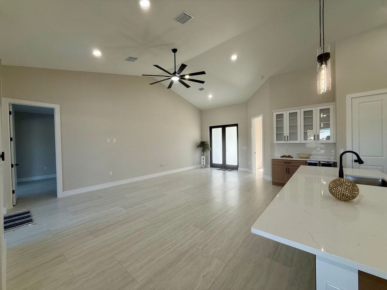 2319 Ne 5th Ter - Photo 4 of 38