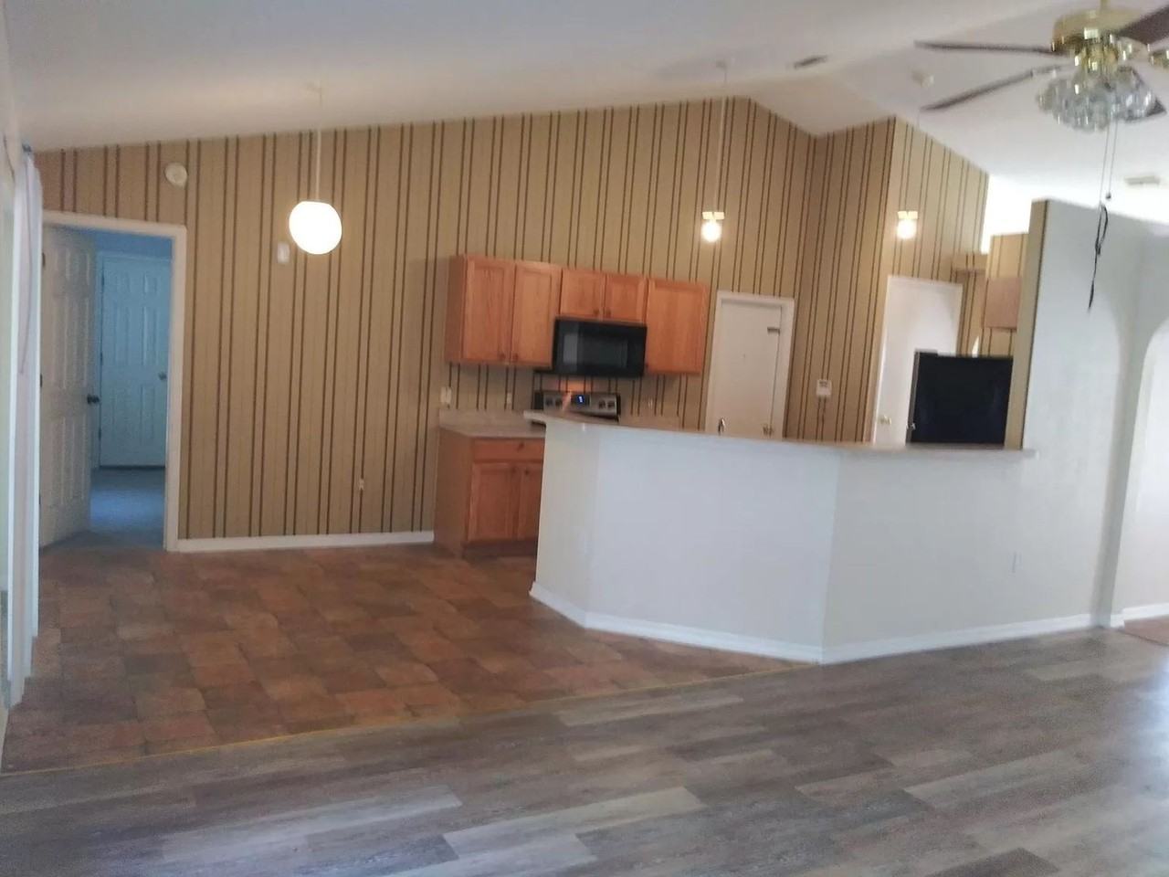 14169 Spring Hill Dr - Photo 4 of 26