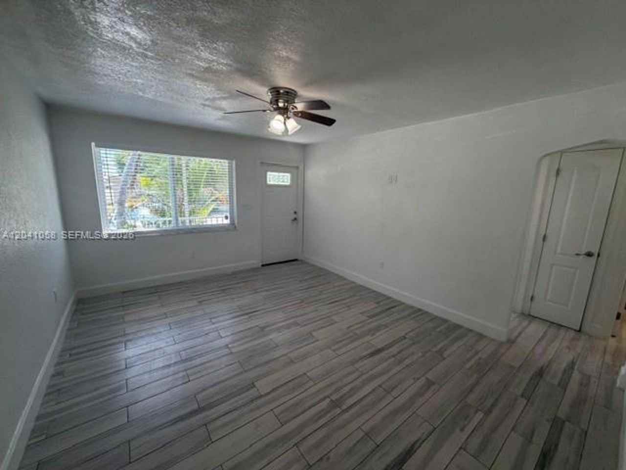 2742 Sw 32nd Ave - Photo 3 of 13