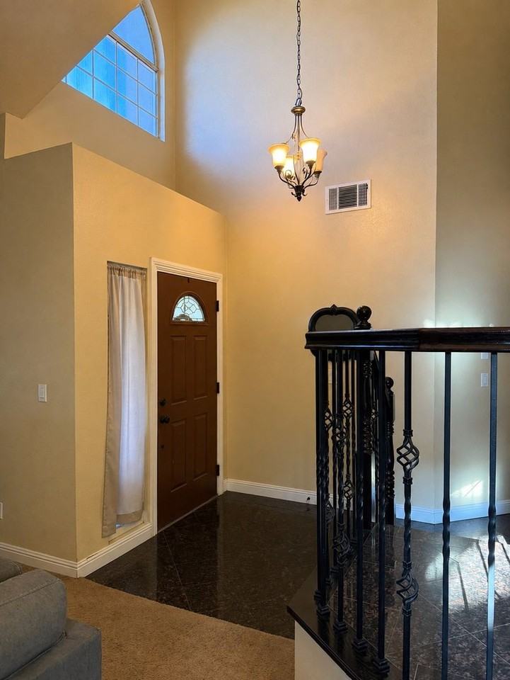 742 Rambleton Dr - Photo 4 of 32