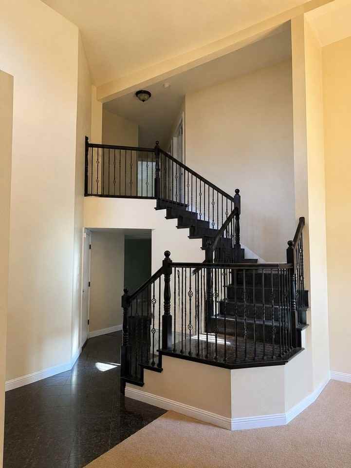 742 Rambleton Dr - Photo 5 of 32