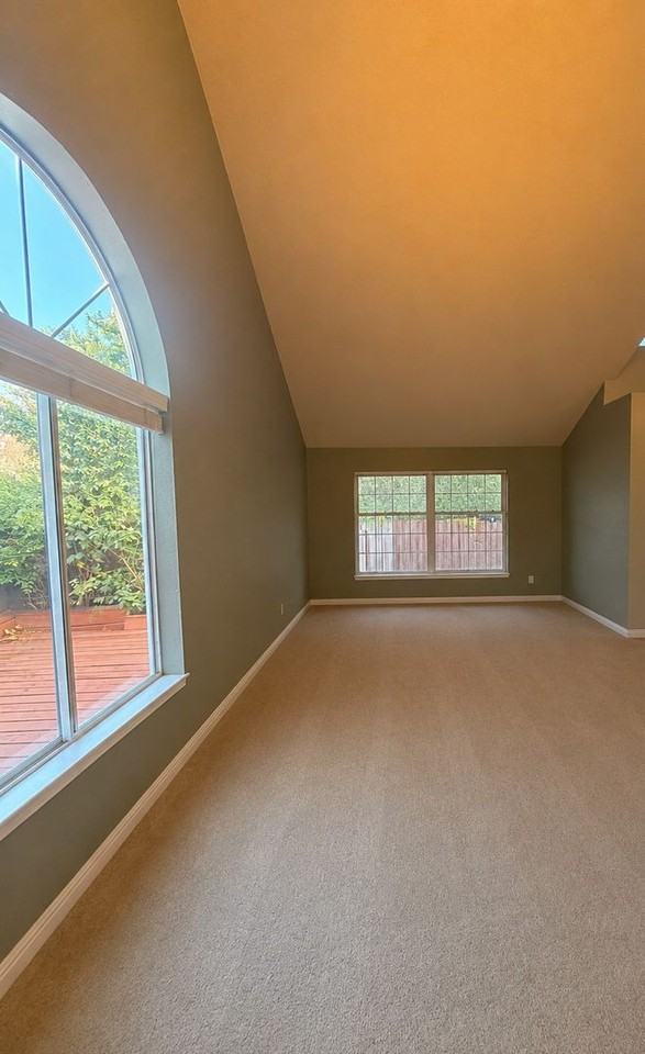 742 Rambleton Dr - Photo 7 of 32