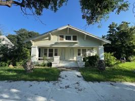 featured image of 817 W Long St #1