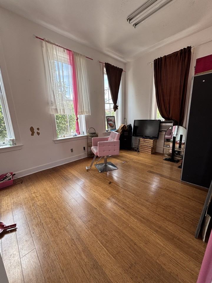 1212 Sycamore St #12 - Photo 2 of 14