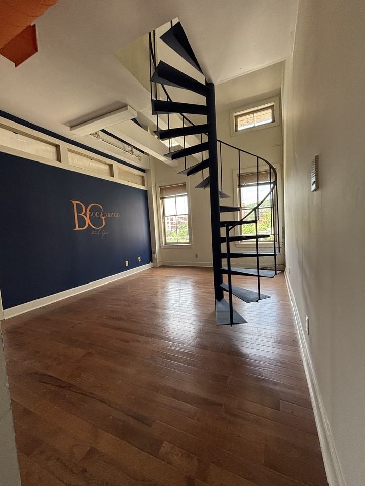 1212 Sycamore St #12 - Photo 3 of 14