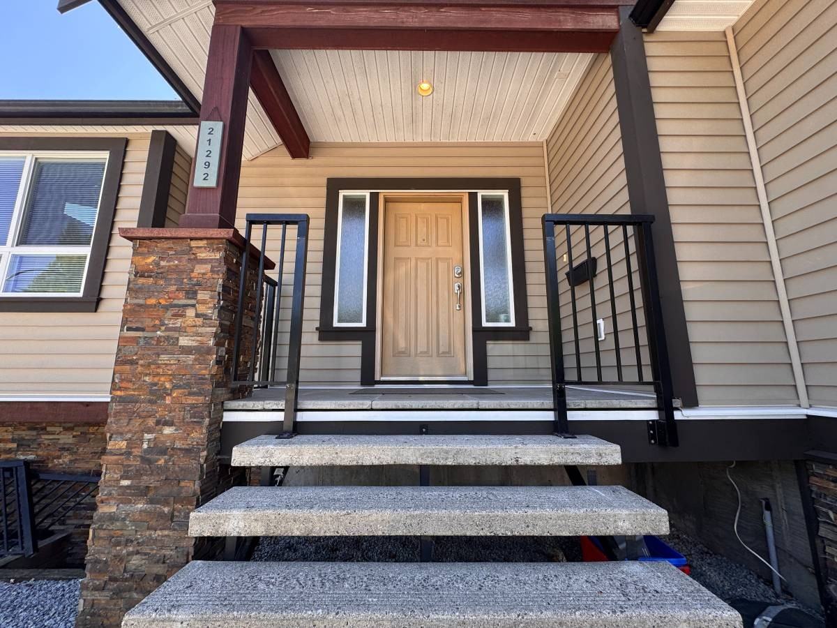 21292 123 Avenue - Photo 2 of 25