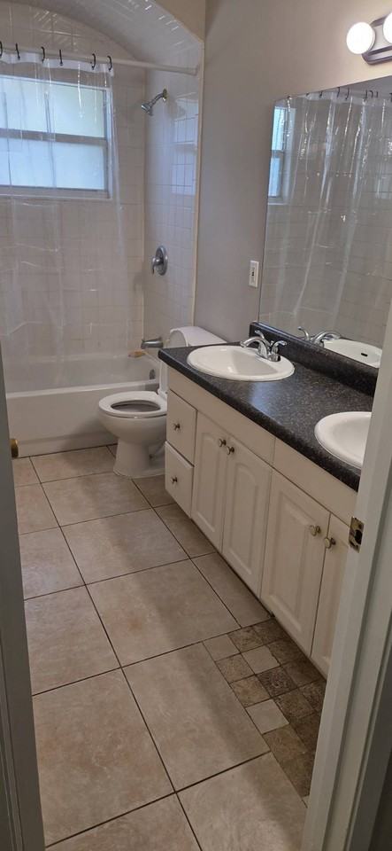 3210 Chariot Pl #1 - Photo 4 of 6