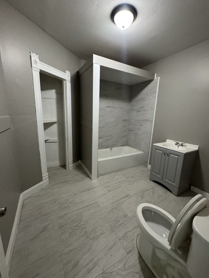 207 Mclennan Ave #2 - Photo 3 of 5