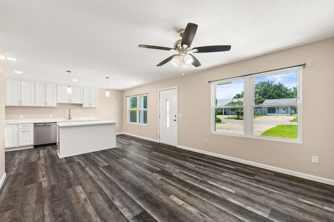2716 Oak Hammock Dr #1 - Photo 5 of 27