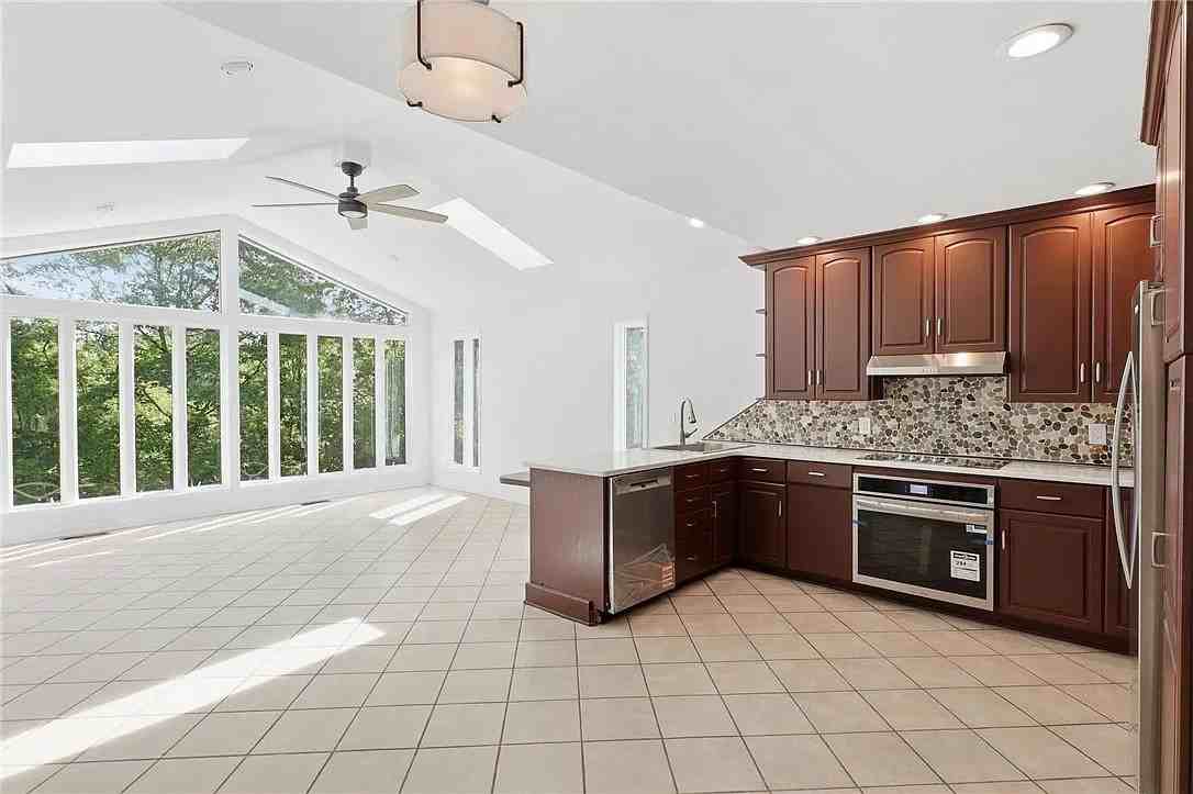 40 Oak Hill Ter #1 - Photo 5 of 28