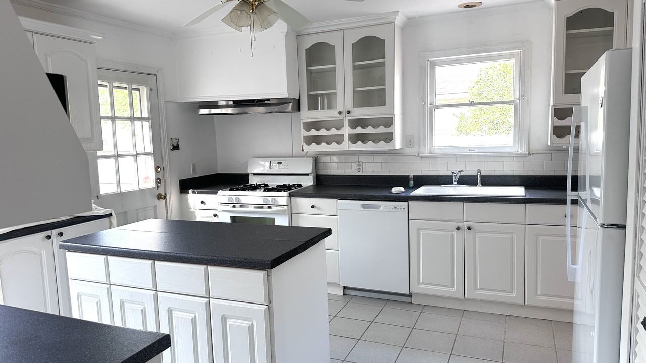 213 Doddridge St #1 - Photo 3 of 10