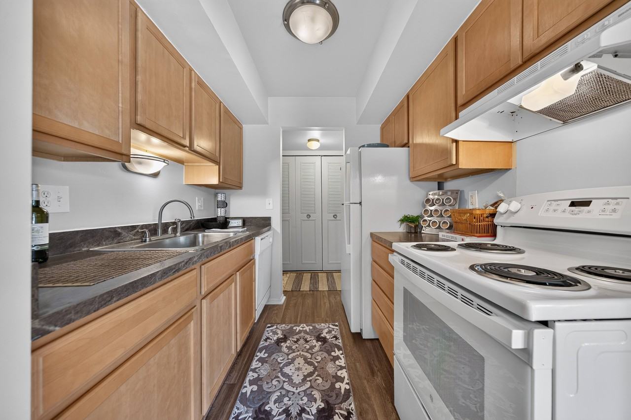 Drawbridge Apartments East - Photo 2 of 22