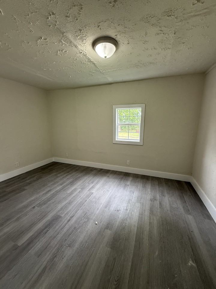 1303 Main St #1 - Photo 4 of 9