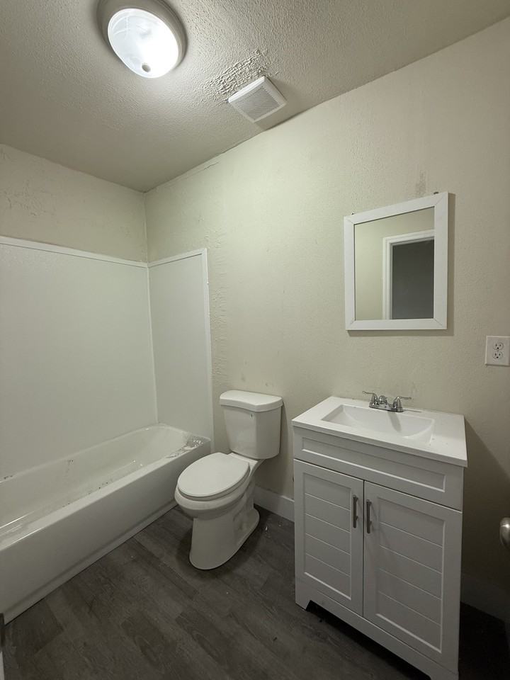 1303 Main St #1 - Photo 5 of 9