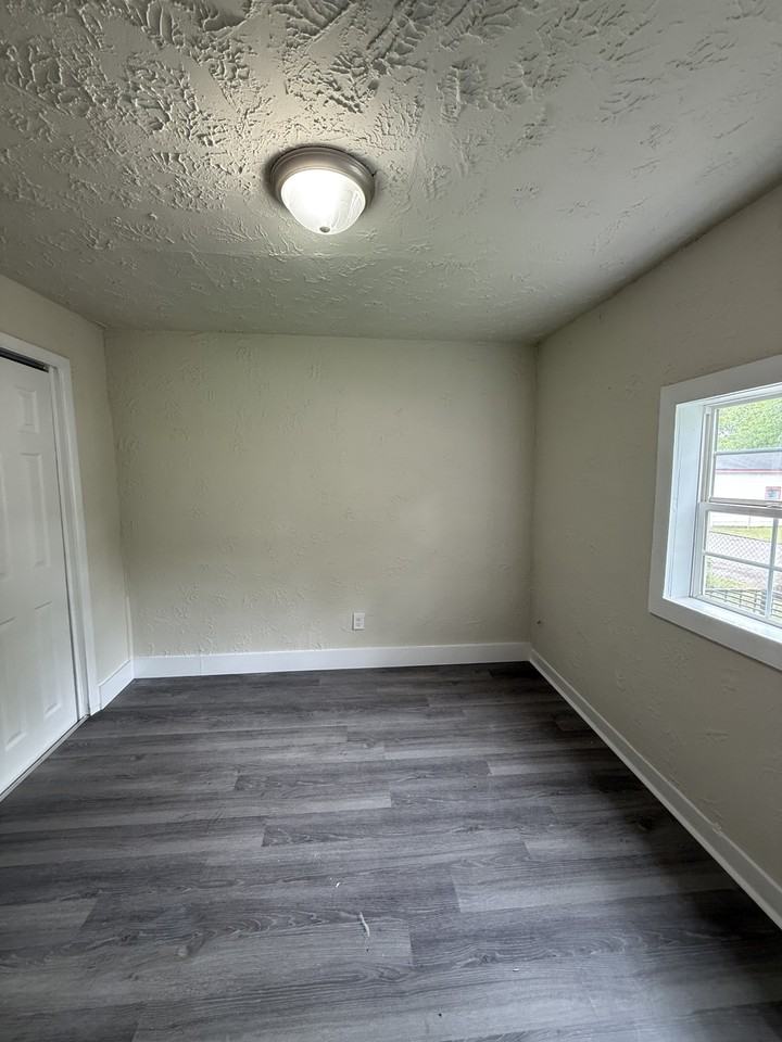1303 Main St #1 - Photo 6 of 9