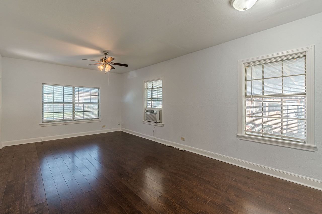 1903 W Winnipeg Ave #1 - Photo 4 of 15