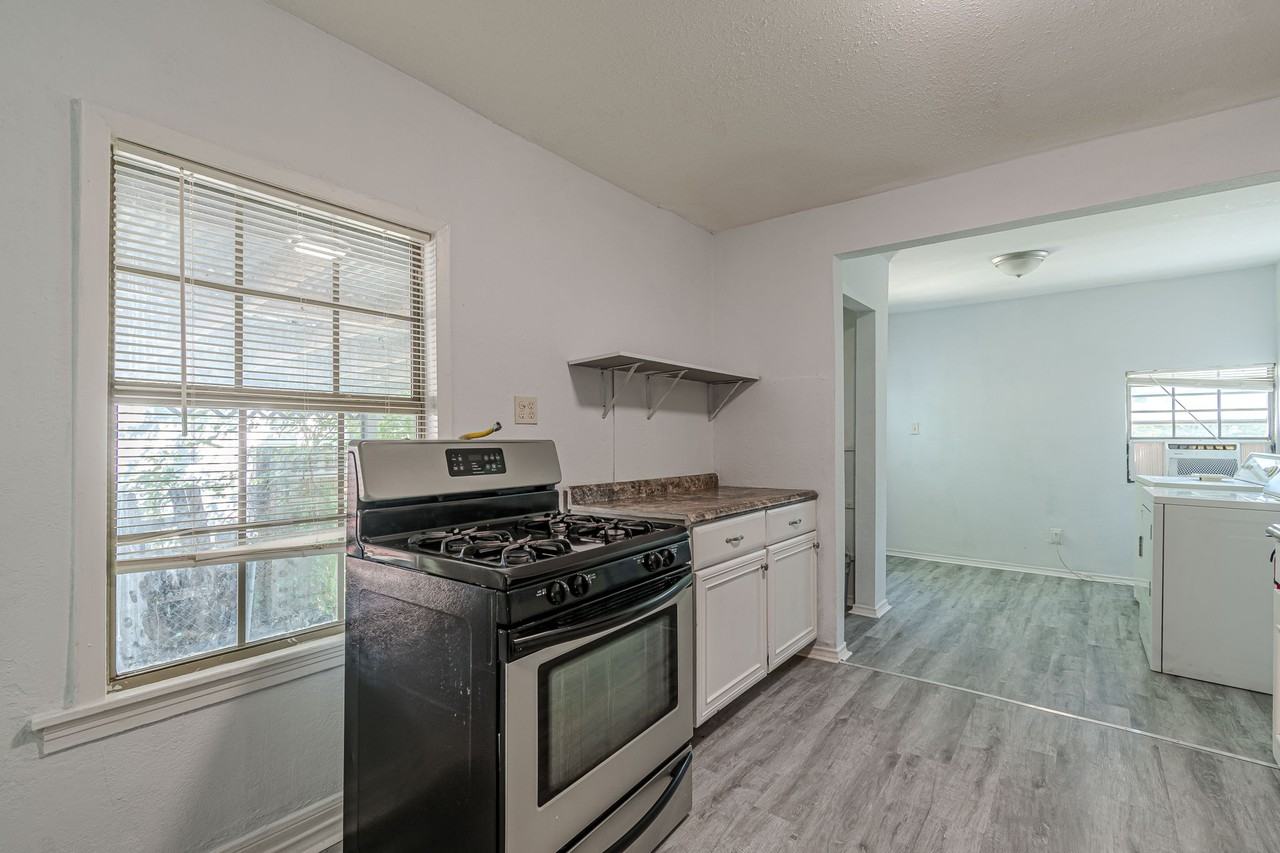 1903 W Winnipeg Ave #1 - Photo 5 of 15