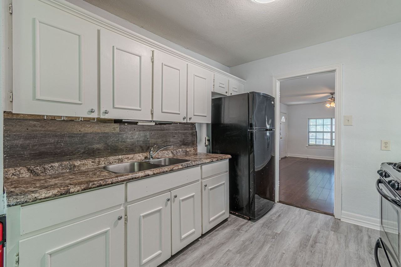 1903 W Winnipeg Ave #1 - Photo 6 of 15