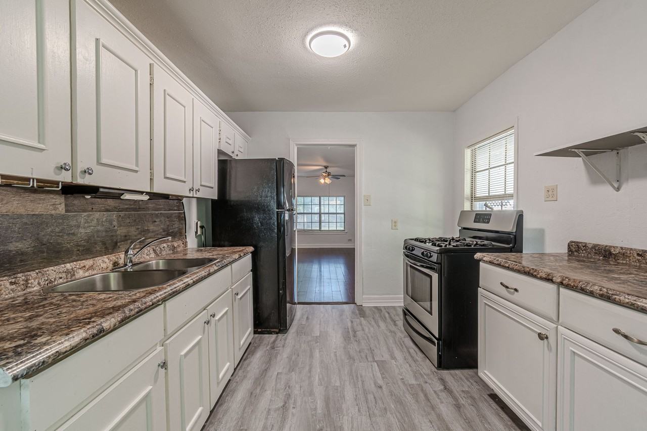 1903 W Winnipeg Ave #1 - Photo 7 of 15