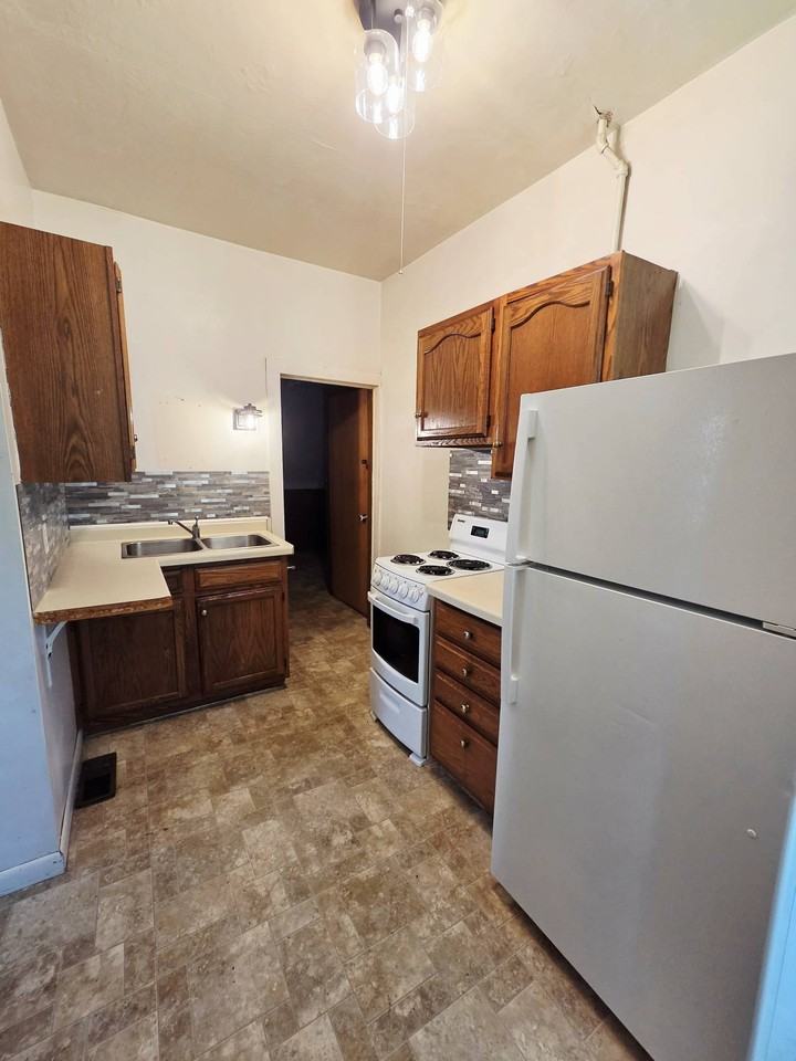 702 Jackson St #2 - Photo 6 of 14