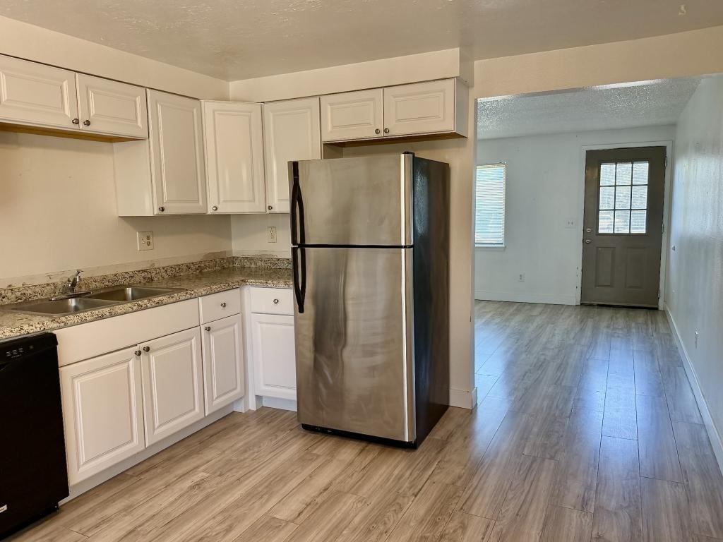 1351 Paul St - Photo 3 of 15