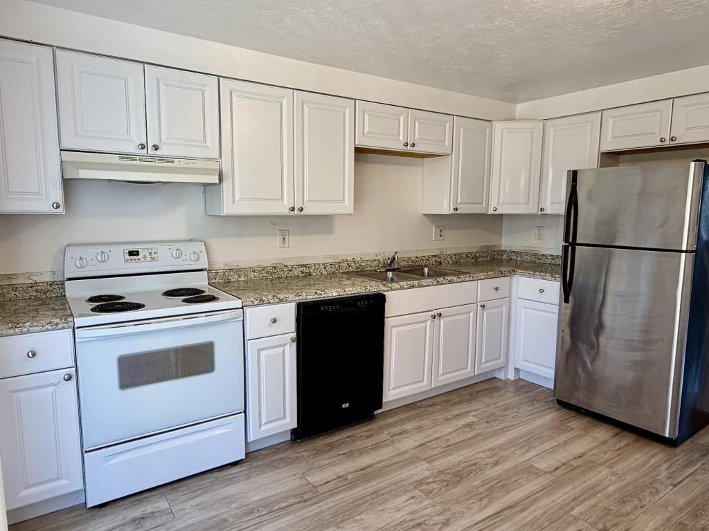 1351 Paul St - Photo 6 of 15