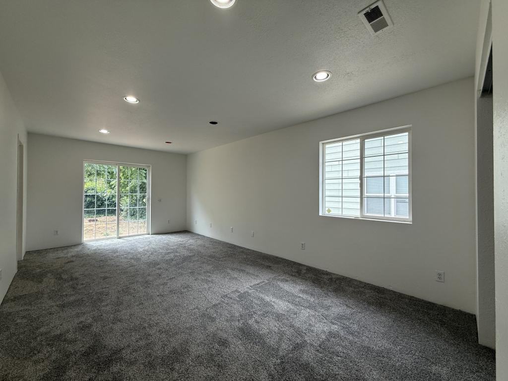 733 Ne Wharton Dr - Photo 5 of 13