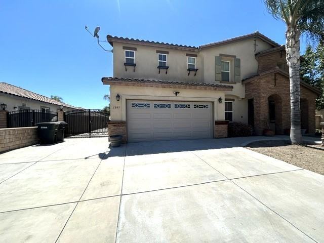 1043 Saltbush Ln - Photo 2 of 29