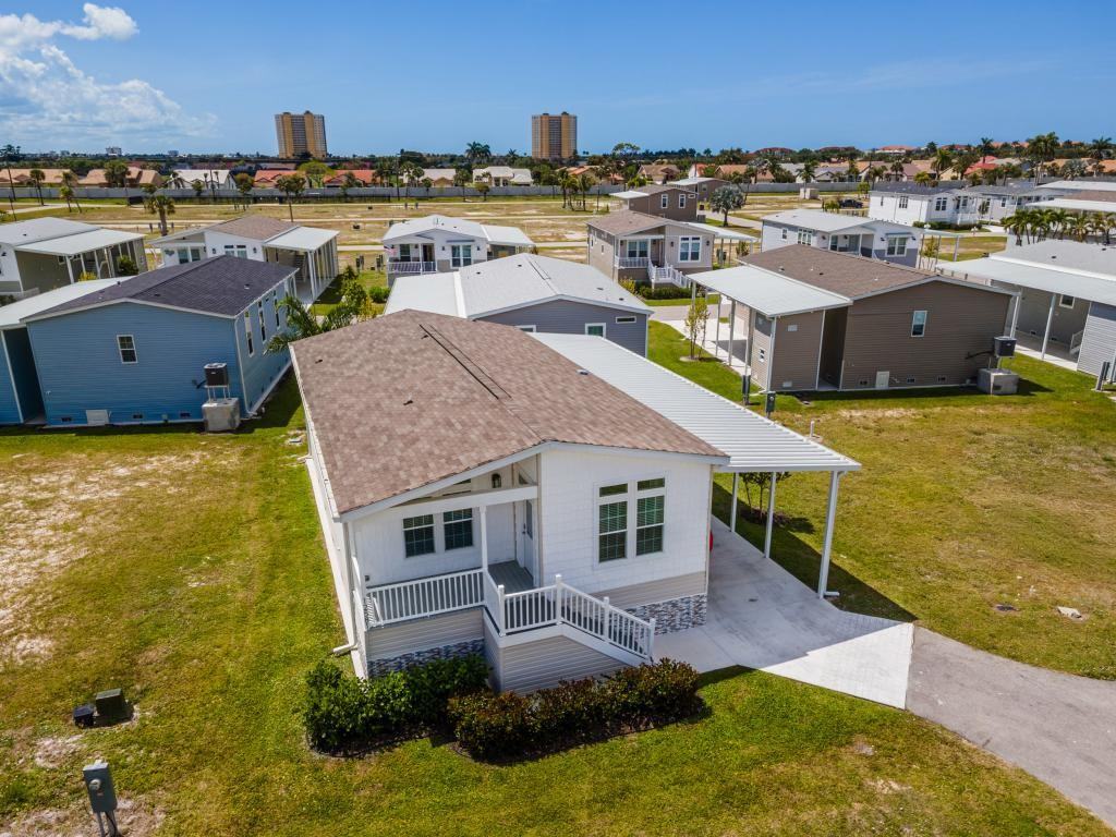 12581 Spring Meadow Dr - Photo 4 of 50
