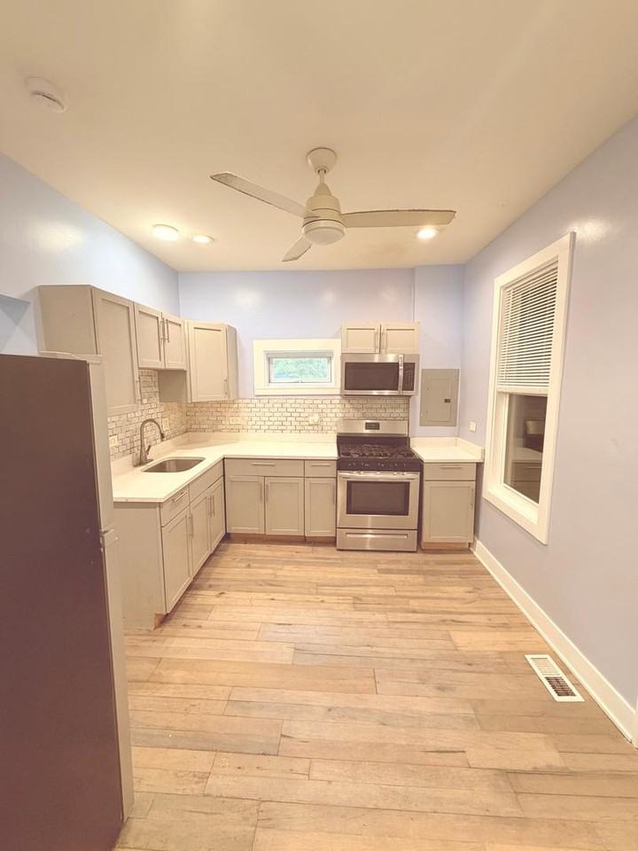 6508 S Carpenter St #3 - Photo 6 of 9