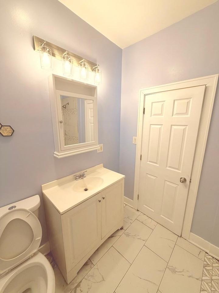 6508 S Carpenter St #3 - Photo 7 of 9