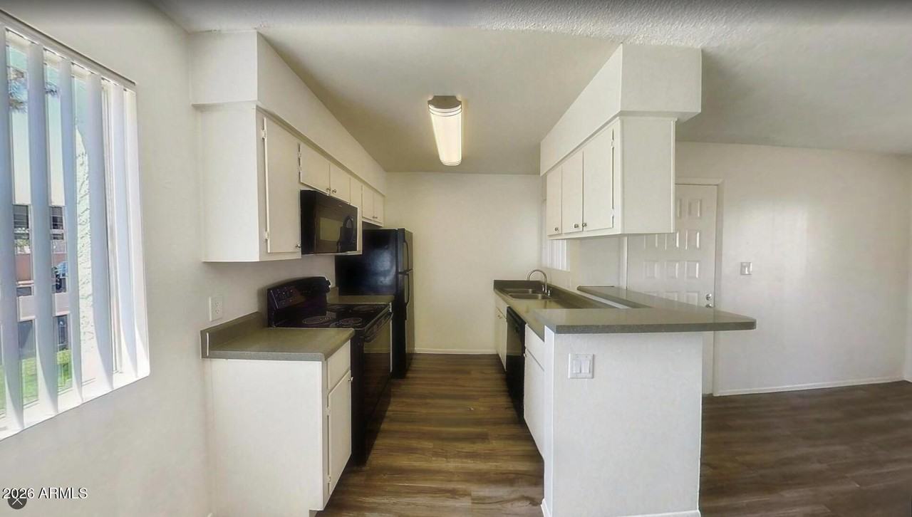 950 N Gilbert Rd #1A - Photo 3 of 7