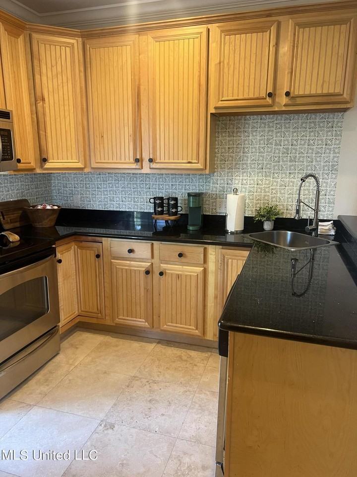 922 Porter Ave - Photo 4 of 11