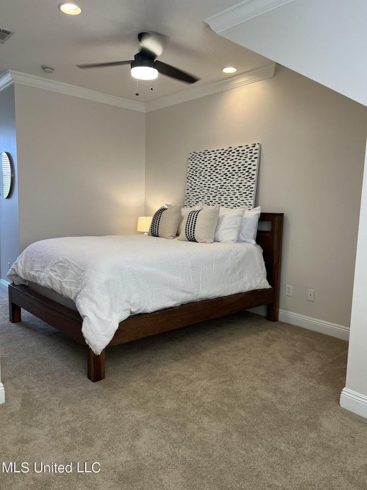 922 Porter Ave - Photo 6 of 11
