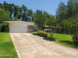 featured image of 12438 Briarwood Dr W