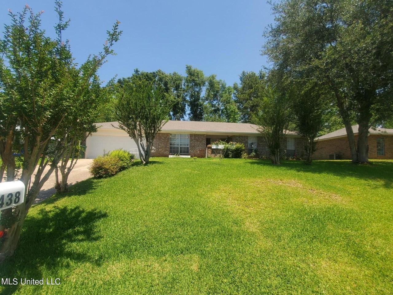 12438 Briarwood Dr W - Photo 2 of 18
