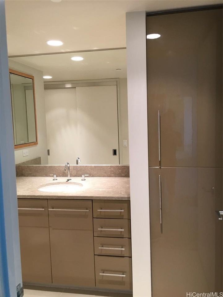 1200 Queen Emma St #2207 - Photo 7 of 19