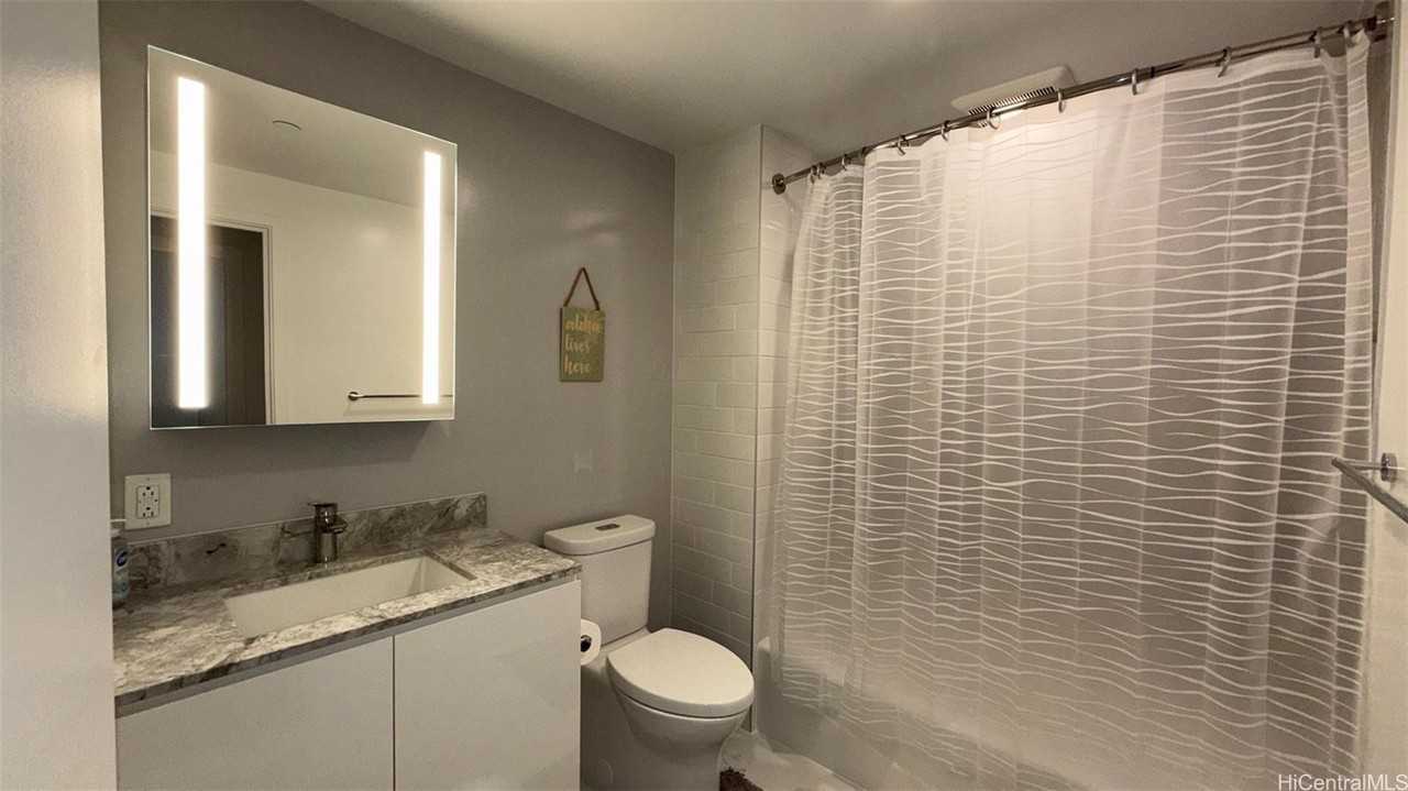 987 Queen St #1712 - Photo 4 of 25