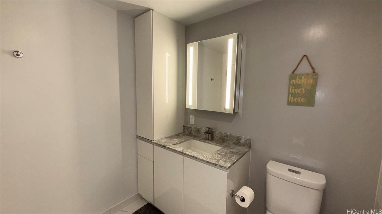 987 Queen St #1712 - Photo 6 of 25