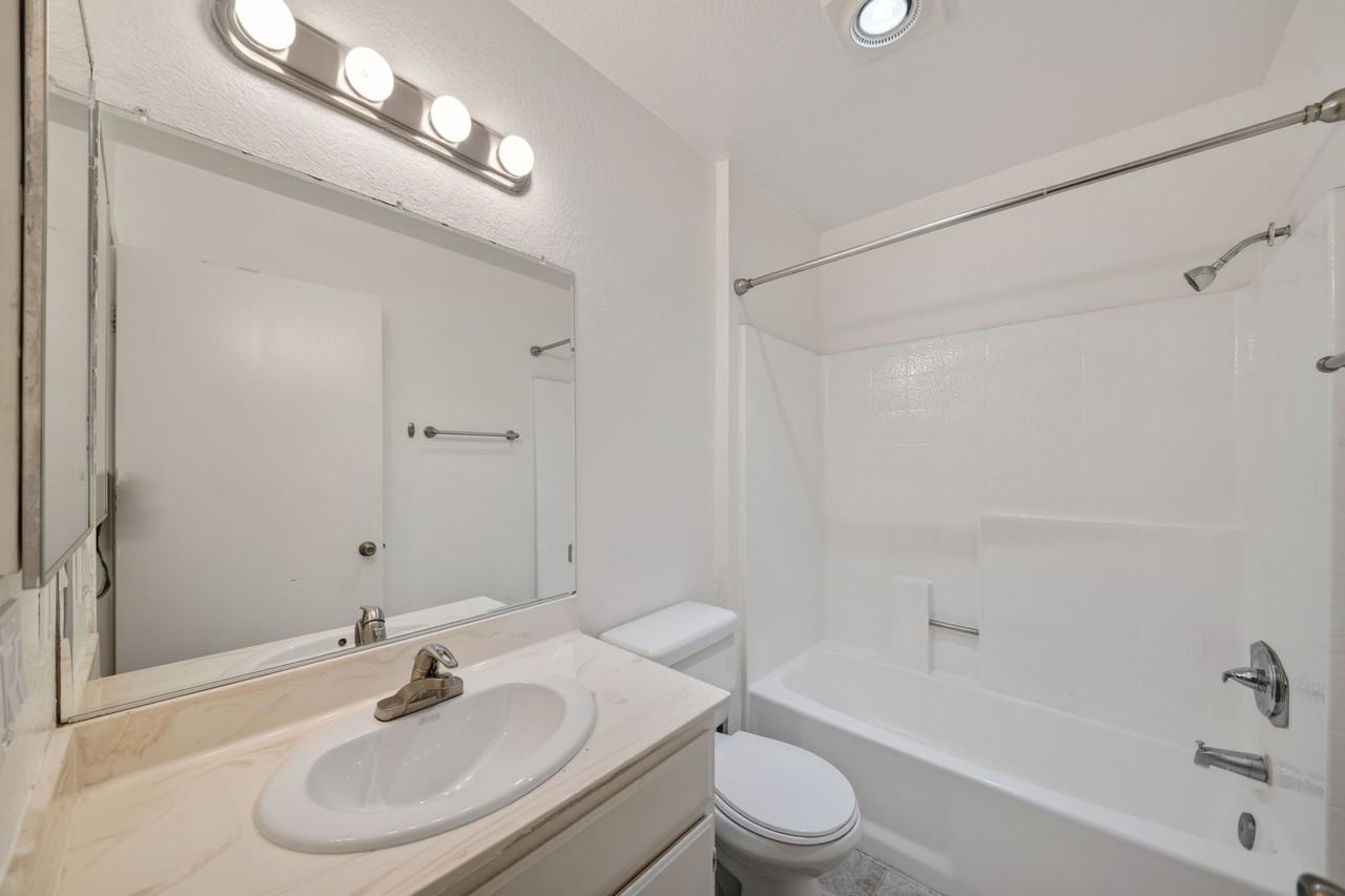 11312 Morrison St #11 - Photo 4 of 24